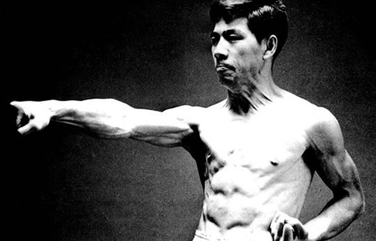 удар чоку цуки в исполнении Канадзавы(Kanazawa choku zuki)