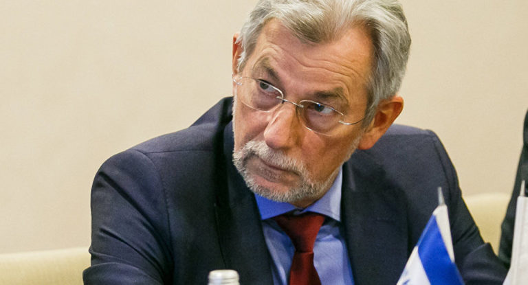Виталий Зверев