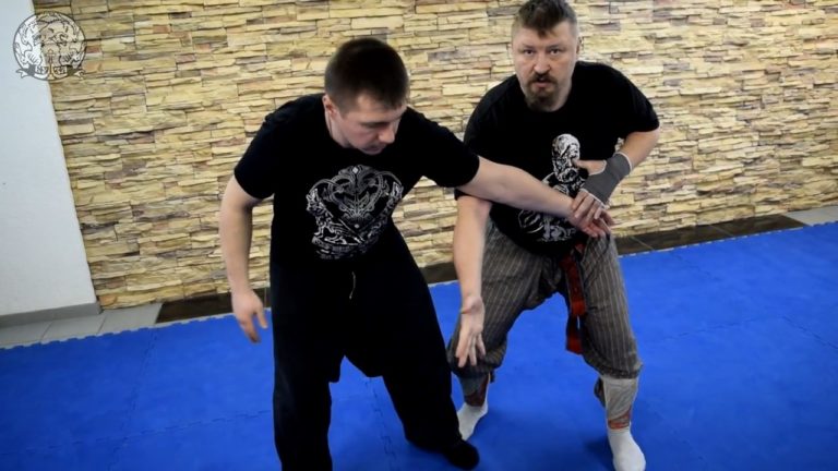 Удар в ближним бою