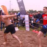 МУЖИК против Двух Бойцов из Толпы !!! 2 на 1 !!!